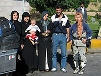 イランの女性同様、みどりもスカーフを被る
