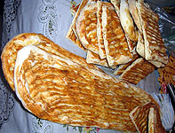イランのパンは薄いけど香ばしい味わいだ。
